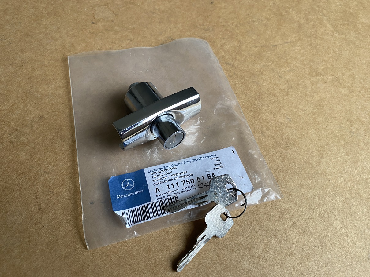 HECKDECKELSCHLOSS MIT 2 SCHLÜSSELN "MB-ORIGINALTEIL"