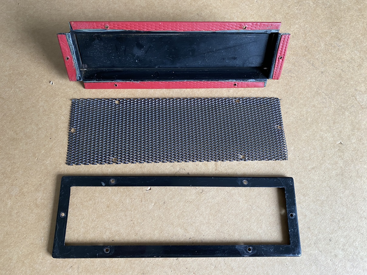 LUFTKLAPPE INKL. GITTER (1898370018) & HALTERAHMEN "GEBRAUCHTTEIL"