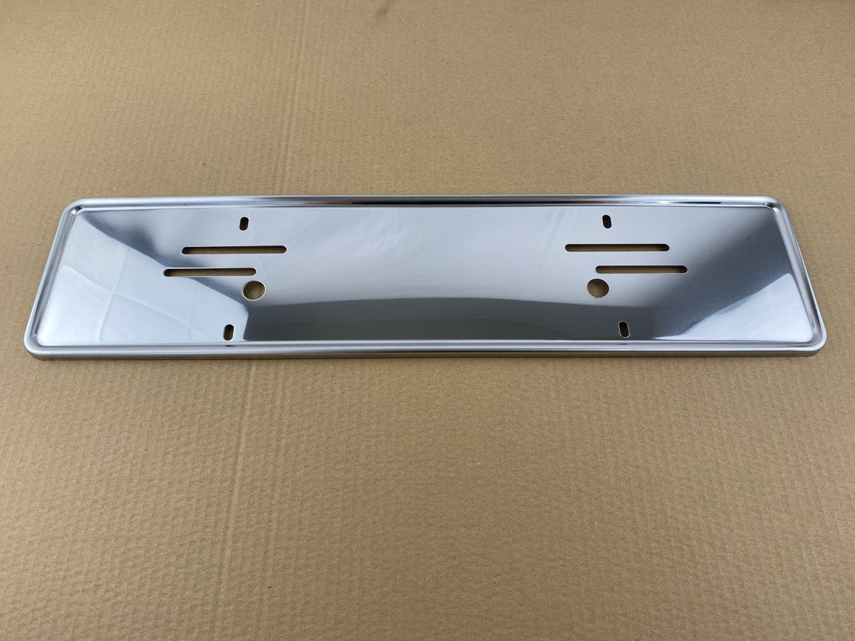 KENNZEICHENBLENDE AUS EDELSTAHL (52cm)